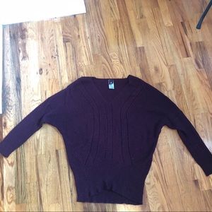 BURGUNDY KNIT V-NECK SWEATER!